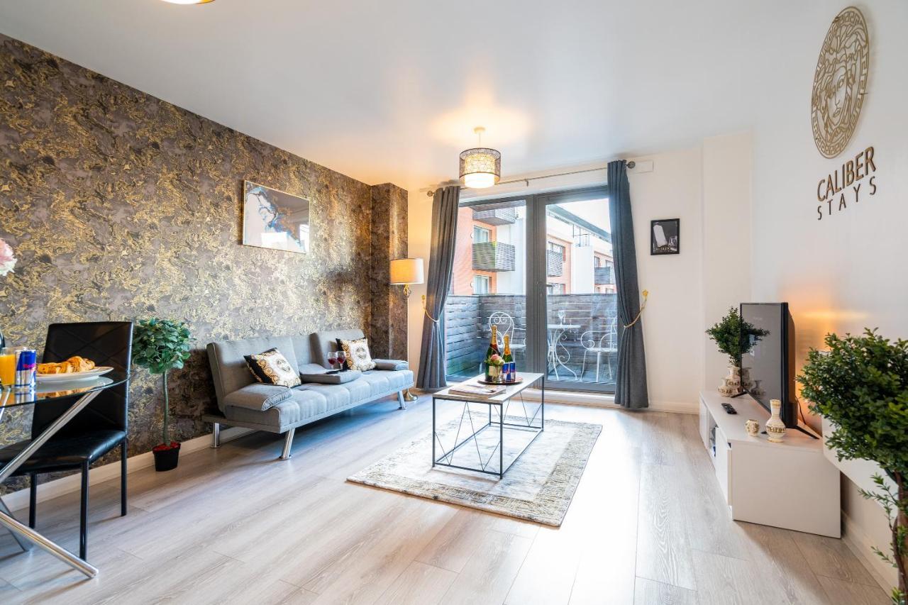 Caliber Stays Birmingham Bliss - Medusa Suite Apartments - Central 2-Bed Retreat - City Attractions, Sleeps 4, Free Netflix, Nearby Parking & Close Proximity - Bullring, Grand Central, The Cube - 5 Minutes Walk Экстерьер фото