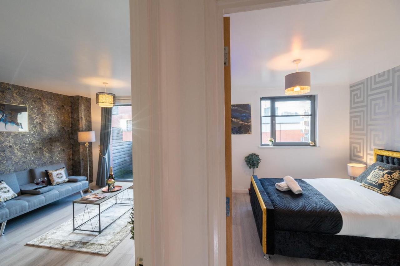 Caliber Stays Birmingham Bliss - Medusa Suite Apartments - Central 2-Bed Retreat - City Attractions, Sleeps 4, Free Netflix, Nearby Parking & Close Proximity - Bullring, Grand Central, The Cube - 5 Minutes Walk Экстерьер фото