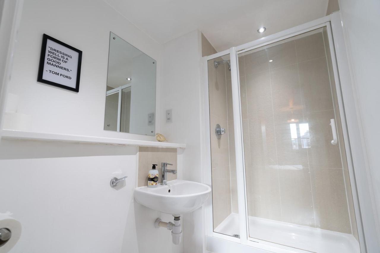 Caliber Stays Birmingham Bliss - Medusa Suite Apartments - Central 2-Bed Retreat - City Attractions, Sleeps 4, Free Netflix, Nearby Parking & Close Proximity - Bullring, Grand Central, The Cube - 5 Minutes Walk Экстерьер фото