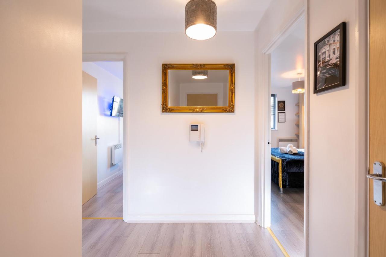 Caliber Stays Birmingham Bliss - Medusa Suite Apartments - Central 2-Bed Retreat - City Attractions, Sleeps 4, Free Netflix, Nearby Parking & Close Proximity - Bullring, Grand Central, The Cube - 5 Minutes Walk Экстерьер фото